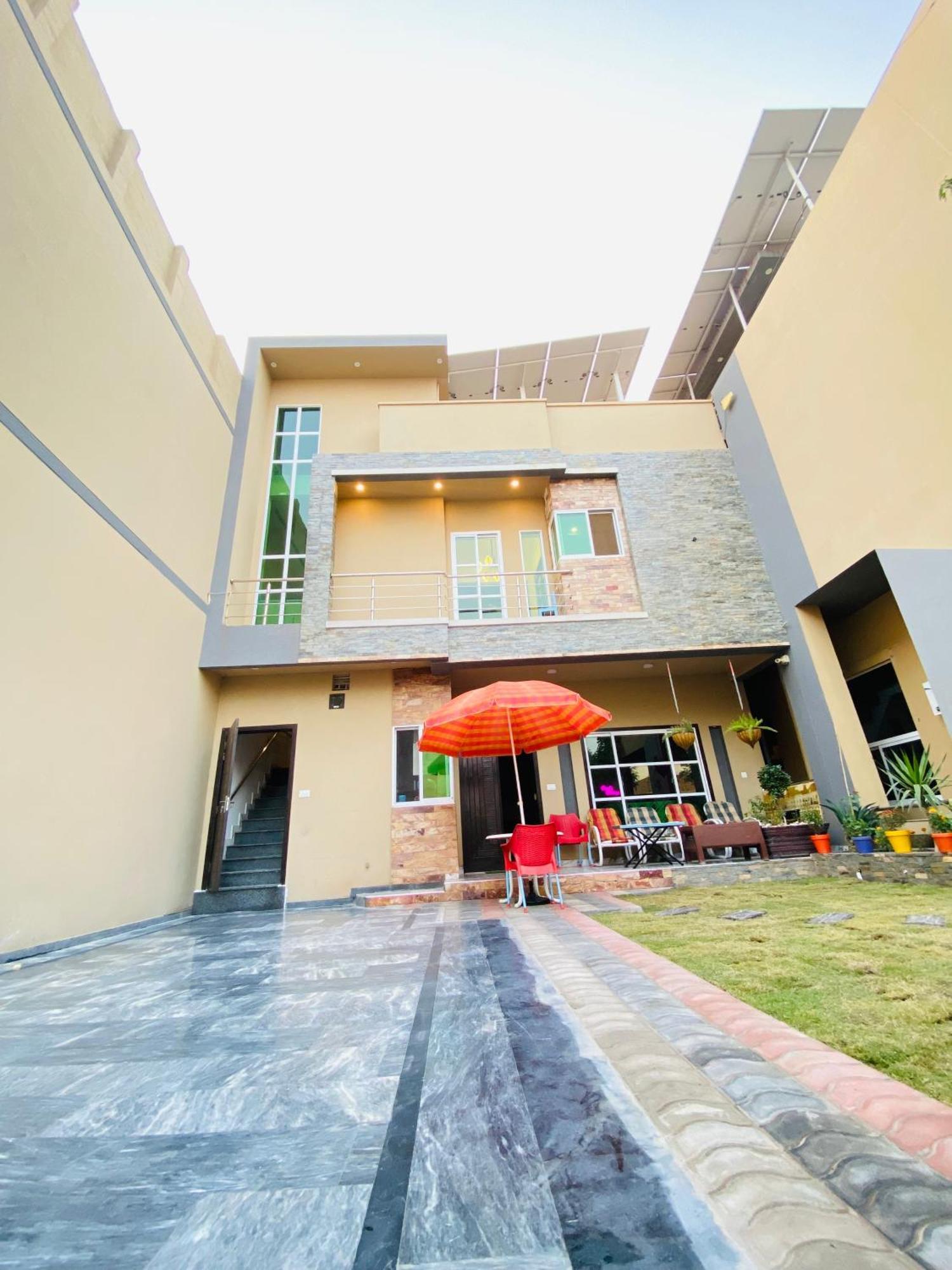 Comfy Cottage Faisalabad Esterno foto