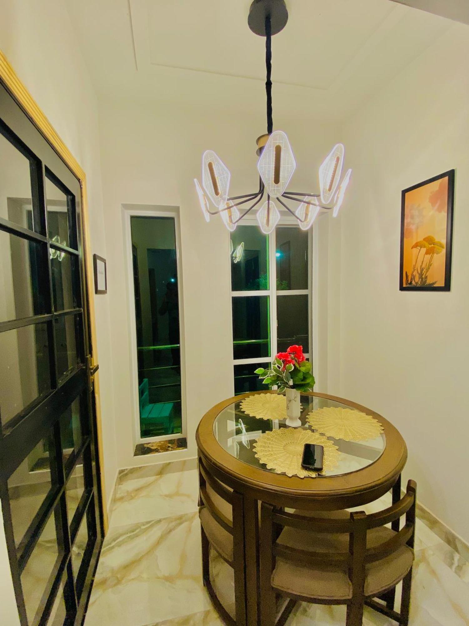 Comfy Cottage Faisalabad Esterno foto